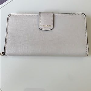 Coach Wallet- GUC (Missing Strap)